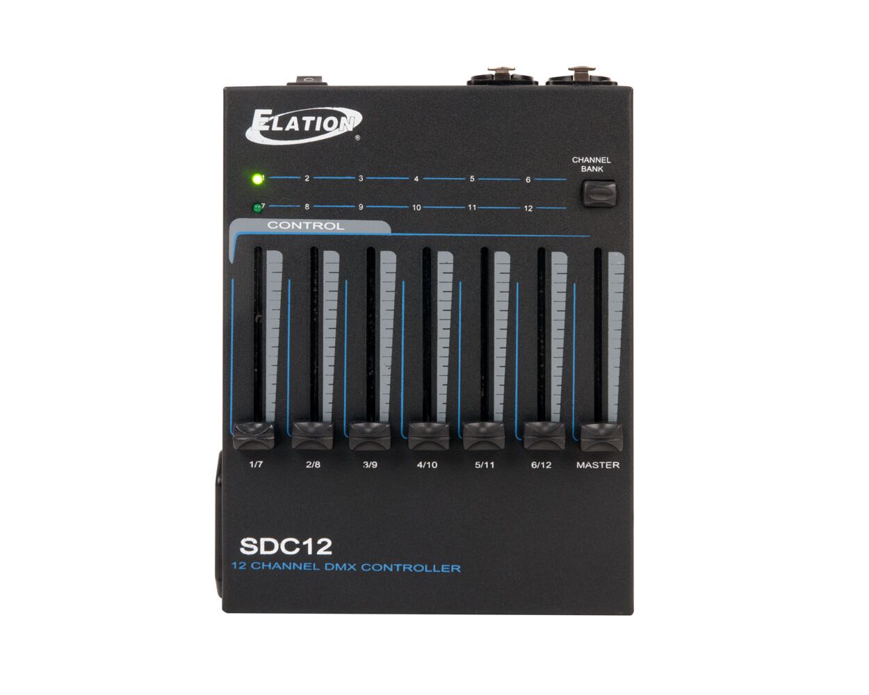 SDC12 Cuenta con 12 canales DMX, interruptores DIP para configurar un canal DMX de inicio, un regulador de intensidad master, interruptor de encendido/apagado, salida XLR de 3 pines y 5 pines