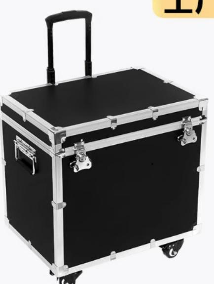 FLIGHT CASE It has three compartments: two for the audio equipment, and one for the mixer, microphone, and other accessories.